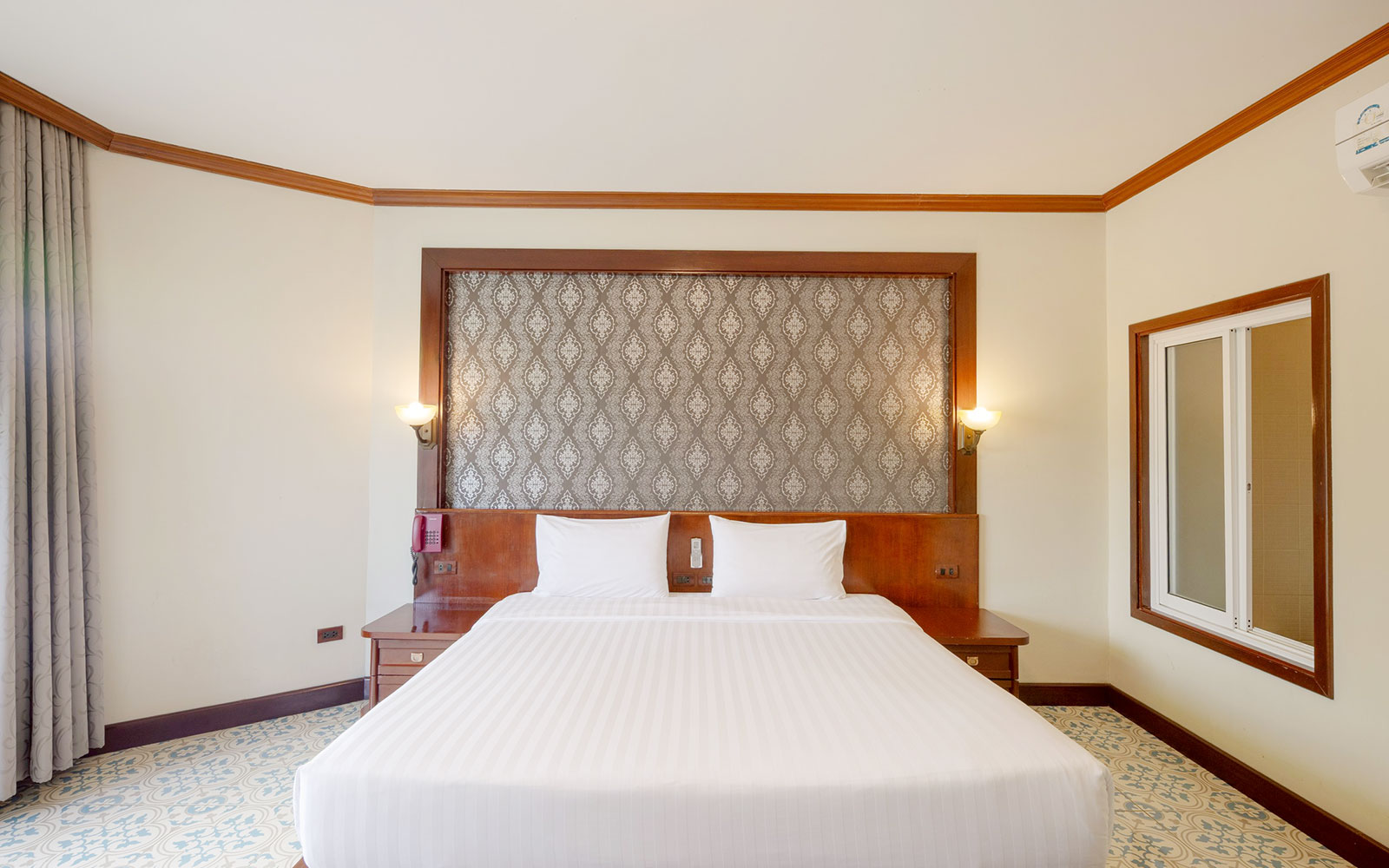 Grand Deluxe
